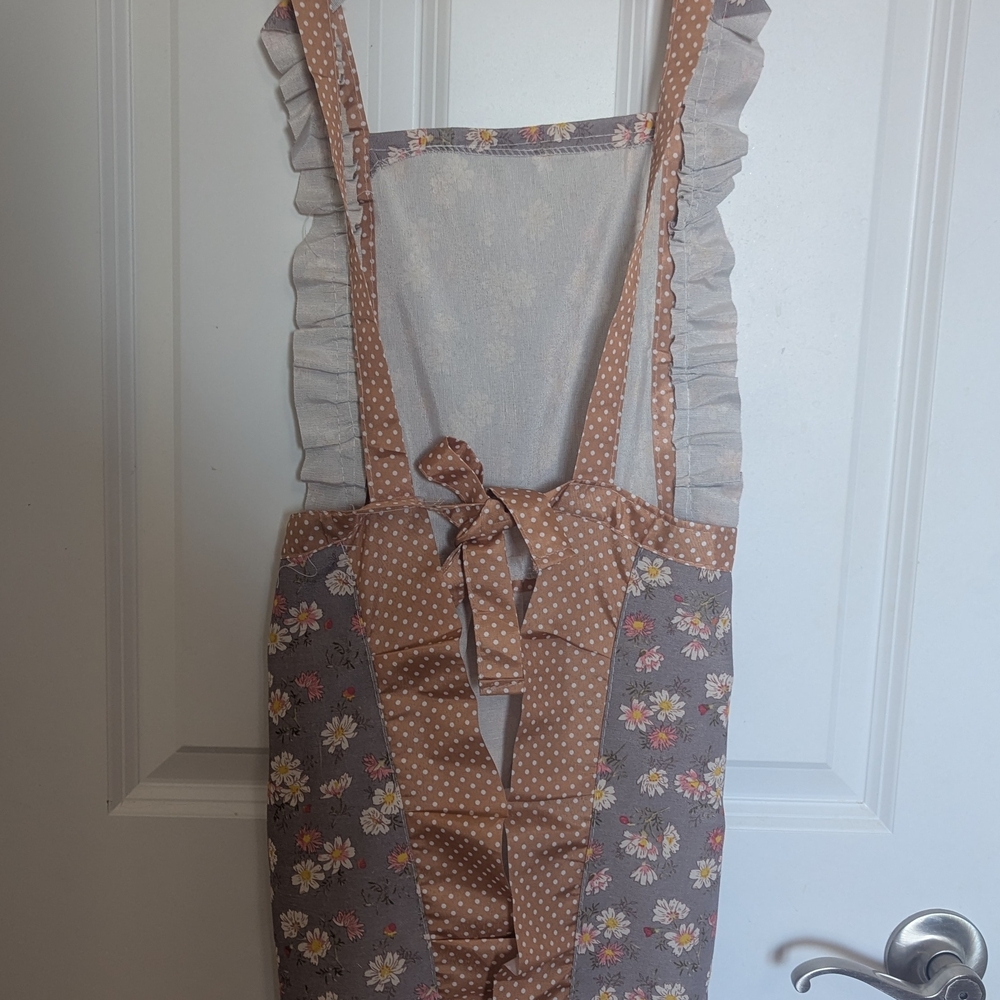 Vintage-inspired floral apron - Picture 6 of 11
